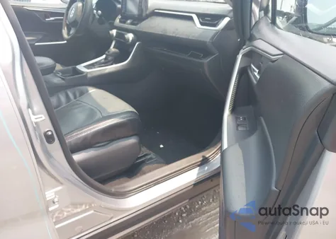 2020 Toyota Rav4 Xle z USA, uszkodzony, nr VIN 2T3W1RFVXLC079578